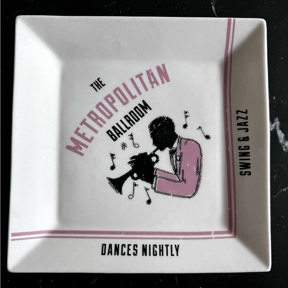 THE METROPOLITAN BALLROOM COCKTAIL NAPKIN TRAY
Trixie & Milo
Collectible